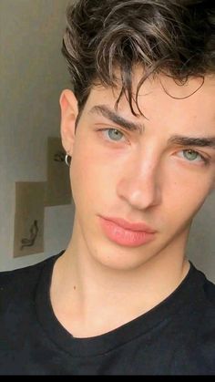 Manu Rios Aesthetic, Tousled Hair, 인물 사진, Poses For Men, Blue Eyes, Curly Hair, Pretty People, Beautiful People