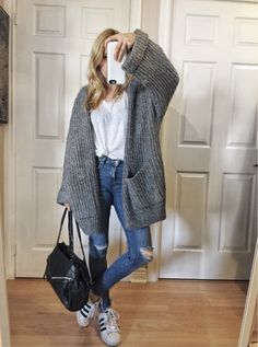 Cardigan Outfit Fall Casual, Oversized Cardigan Outfit, Cardigan Outfit Spring, Outfits With Grey Cardigan, Cardigan Fall Outfit, Cardigan Outfit, Jeans Outfit Casual, Cardigan White