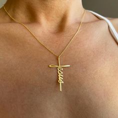 Celebrate your faith with this stunning 14k solid gold Jesus name necklace, designed in the shape of a cross. This inspirational piece of Christian faith jewelry is perfect for expressing devotion, whether for yourself or as a meaningful gift for someone special. Its elegant design and fine craftsmanship make it a perfect piece for everyday wear or religious occasions. Key Features: *Material: 14k solid gold *Customization: Laser engraving available *Craftsmanship: Handmade, made to order *Packa Order Packaging, Faith Jewelry, Gift Box Design, Jesus Name, Gift For Her Birthday, Cross Design, Christian Jewelry, Cross Designs, Religious Gifts