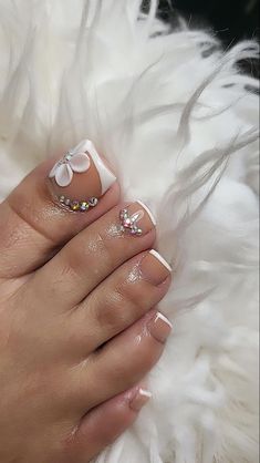 Flower Design Pedicure, Pedicure Ideas With Flower, Flower On Toe Nail, Cute Toes Pedicures, Toe Nail Designs Flower, Acrylic Toes Designs, Acrylic Toe Nails Ideas, Toe Nail Designs French Tip, Blue Toe Nail Designs