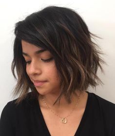 Black Shaggy Bob With Brown Balayage Short Balayage, Shaggy Bob Hairstyles, Shaggy Bob Haircut, Best Bob Haircuts, Shaggy Bob, Shaggy Haircuts, Really Short Hair, Medium Bob Hairstyles, Chin Length Bob