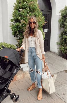 Look Short, Best Clothing, Beige Cardigan, Mode Inspo, Outfits Casual, Mom Outfits, Spring Summer Outfits, Fall Winter Outfits, Outfits Casuales