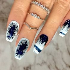 Ongle en gel hiver les couleurs et les motifs à privilégier cette année Short Square Nail Designs, Short Square Nail, Holiday Nails Easy, Holiday Nails Winter, Nagellack Trends, Square Nail, Square Nail Designs, Winter Nails Acrylic, Cute Christmas Nails