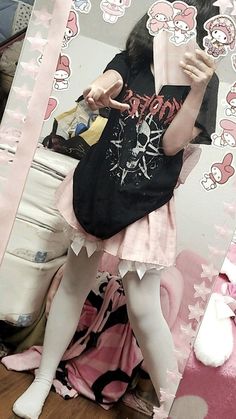 Pastel Goth 2000s, Cute Gore Clothes, Gurokawaii Clothes, Creepycute Aesthetic Outfits, Web Core Outfits, Cutegore Outfit Ideas, Creepy Cute Clothes, Pink And Purple Outfit Ideas, Cute Gore Outfit