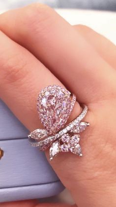 Extravagant Rings, Colored Diamond Jewelry, Neck Pieces Jewelry, Fancy Rings, Jewelry Accessories Ideas, Indian Wedding Jewelry, Funky Jewelry