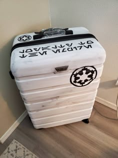 Star Wars Convention, Star Wars Makeup, Star Wars Symbols, Star Wars Bag, Star Wars Room, Star Wars Decor, Star Wars Diy, Star Tours, Star Wars Jokes