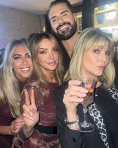 RUTH Langsford enjoyed a wild night out with friend Rylan Clark amid her split from Eamonn Holmes. The Loose Women presenter, 64, showed off her “saucy” dance moves during a fun evening in London. She sang along to Montell Jordan’s hit 1995 song, This Is How We Do It. Radio 2 star Rylan, 36, filmed […]