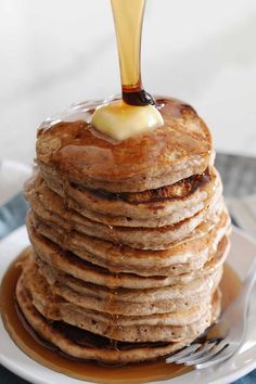 fluffy cinnamon pancakes recipe Homemade Pancake Syrup, Strawberry Syrup Recipes, Blueberry Syrup Recipe, Pancake Syrup Recipe, Cinnamon Pancakes Recipe, Homemade Blueberry Syrup, Yummy Pancake Recipe