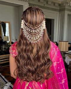 Latest Hairstyles For Weddings Indian, Sangeet Hairstyles, Sufi Night, Wedding Hairdo, Bridal Era, Palm Mehndi, Bridal Hairstyle Indian Wedding, Candid Couple, Short Hair Bride