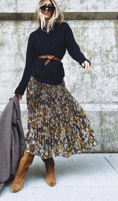 Belts 2023, Look Boho Chic, Mode Casual, Over 50 Womens Fashion, Looks Street Style, Looks Chic, 가을 패션, Black Sweater, Mode Inspiration