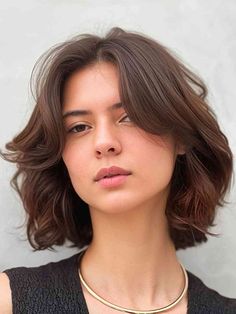 No-Fuss Short Hairstyles for Morning Rush Trendy Bob Hairstyles, Haircut Styles For Women, Classic Haircut, French Bob, Bob Hairstyles With Bangs, Wavy Haircuts, Chin Length Hair, Short Hair Styles Easy