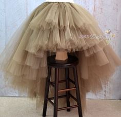 Hey, I found this really awesome Etsy listing at https://www.etsy.com/listing/224485667/ultra-full-highlow-custom-made-tutu Diy Tulle Skirt, Puffy Tulle Skirt, Night Out Skirts, Tutu En Tulle, Diy Tulle, Womens Tulle Skirt, Diy Outfits, Tule Rok, Gonna In Tulle