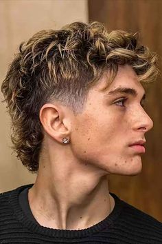 Butterfly Haircut Ideas for a Fun, Feminine Look Side Fade Mullet, Mullet Side Part, Low Fade Mullet, Classic Mullet, Modern Mullet Haircut, Fade Mullet, Mullet Fade, Mens Haircuts Short Hair, Men Haircut Curly Hair