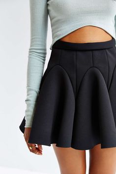 Neoprene Fashion, Neoprene Skirt, Godet Skirt, Skirt Patterns Sewing, Trendy Fall Outfits, Sporty Outfits, Skirt Design, Looks Style, Mode Inspiration