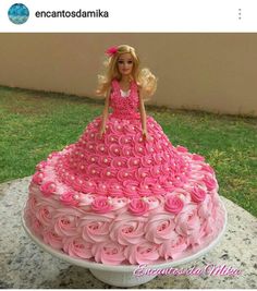 a barbie doll cake with pink roses on it's bottom tier and the words encapotadasamika written in spanish