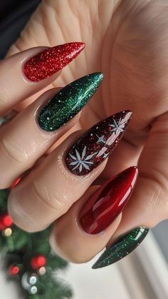 Christmas Nails Trendy, Xmas Nail Designs, Art Noel, Nail Art Noel, Candy Cane Nails, December Nails, Red Christmas Nails, Christmas Gel