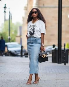 Jean Skirt Outfits Summer, Denim Skirt Outfit Summer, Denim Midi Skirt Outfit, Long Denim Skirt Outfit, Rok Outfit, Skirt Outfits Summer, Look Zara, Denim Skirt Outfits, Long Denim Skirt