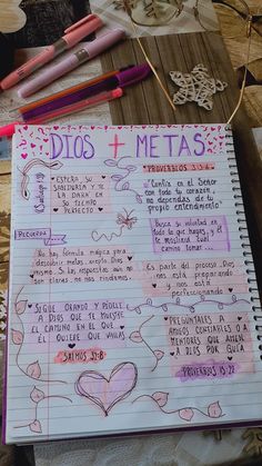 a notebook with some writing on it next to markers and other things that are written in spanish