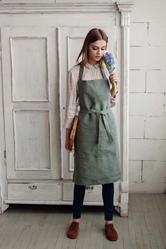 Homemaker Fashion, Gardening Attire, Waiter Uniform, Hospitality Uniform, Cute Aprons, Aprons Patterns