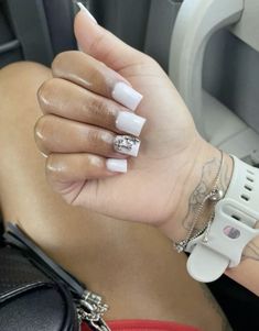 Nut White Nails With Charms, White Short Set Nails, All White Nails With Charms, Short White Acrylic Nails With Charms, Silver And White Nails Short, Simple White And Silver Nails, White Shorties Acrylic Nails, White Acrylic Nails With Charms, Shorties Nails Square French Tip