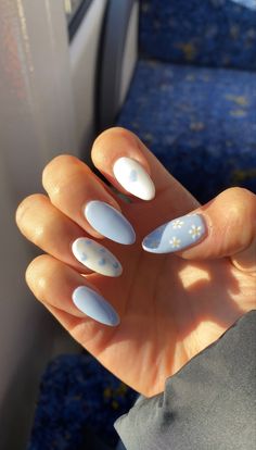 #babybluenails
#nailsinspiration
#hotgirlsummernails
#nailsdesign in baby blue 
#simplenailsdesign Bridesmaid Nails, Pastel Blue Nails, Simpul Makrame, Blue And White Nails, Light Blue Nails, White And Silver Nails, Homecoming Nails Acrylic