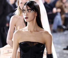 The Haute Couture Week Spring/Summer 2024 Beauty Looks Are Too Pretty To Miss Smudged Eyeliner, Peter White, Sleek Bun, Bow Hairstyle, Hair Ribbons, Dior Beauty, Pink Cotton Candy, Braided Bun