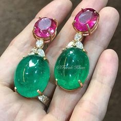 At @diamondgirl1975. These Colombian #emerald earrings with #diamonds and #rubellites are out of this world! Via @farahkhanfinejewellery Gold Bridal Earrings, Jewelry Design Earrings, Jewelry Design Necklace, Fancy Jewelry, Emerald Earrings, Emerald Jewelry, Green And Pink, Gold Jewellery Design, Gorgeous Jewelry