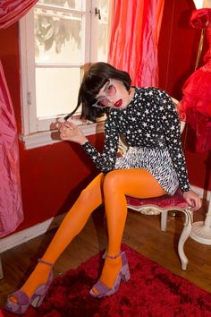 Orange Tights, Tights Outfits, Quirky Fashion, Looks Street Style, Tights Outfit, Fashion Editorial, Mode Vintage