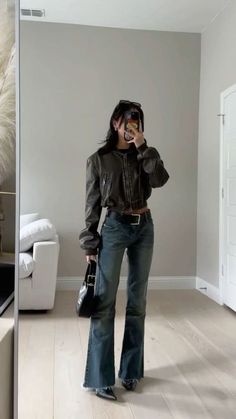 Velvet Green Outfit, Pumps Outfit, University Outfit, Looks Pinterest, Mode Zara, Looks Street Style, Mode Inspo, Outfit Inspo Fall, 가을 패션