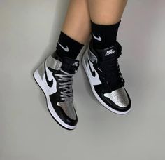 Fly Shoes, Pretty Shoes Sneakers, Shoes Outfit Fashion, Nike Air Shoes, Cute Sneakers, Swag Shoes