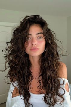 Long Layered Curly Hair, Long Curly Haircuts, Natural Curly Hair Cuts, Layered Curly Hair, 얼굴 드로잉, Wavy Haircuts, Haircuts For Wavy Hair, Long Layered Haircuts, Haircuts For Curly Hair