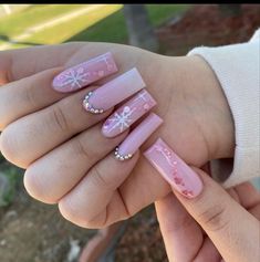 Winter Wonderland Nails Acrylic Pink, Pink Ombre Christmas Nails, Long Pink Christmas Nails, Christmas Nails 2023 Pink, Pink Winter Acrylic Nails, Baddie Christmas Nails Long, Pink December Nails, Long Square Christmas Nails, Simple Pink Christmas Nails