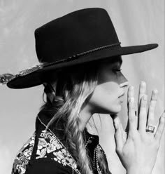 Woman In Cowboy Hat, Cowgirl Sillouhette, Country Artist Photoshoot, Outlaw Country Aesthetic Women, Womens Western Photoshoot, Cowgirl Portrait Photography, Country Style Photoshoot Ideas, Moody Western Photoshoot, Western Fashion Photography