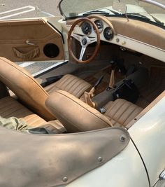 the interior of an old car is clean and ready to be used