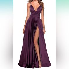 Brand New Size 8 Grape Colored Dress Purple Satin V-neck Maxi Dress, Purple V-neck Lined Dress, Purple Lined Evening Dress, Lined Purple Evening Dress, Purple Lined Dress For Evening, Lined Purple Dress For Evening, Purple Lined Dress For Date Night, Dark Purple Bridesmaid Dresses Long, Purple Elegant Dresses