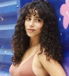 Curly Wavy Hair Fringe, Long Curly Hair With Fringe, Curly Hair With Fringe, Loose Curly Wig, Bangs Inspo, 3a Curly Hair, Curly Hair Fringe, Long Curly Haircuts, Curly Cut