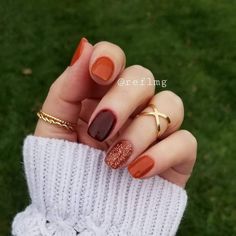 Acrylics For Pale Skin, Thanksgiving Nails Fall Sns, Fall Inspired Dip Powder Nails, Short Nails Ideas Autumn Square, Short Fall Nails 2023 Matte, September Mail Ideas, Nails 2023 Trends Color, Gel Manicures Designs, 2 Color Fall Nails