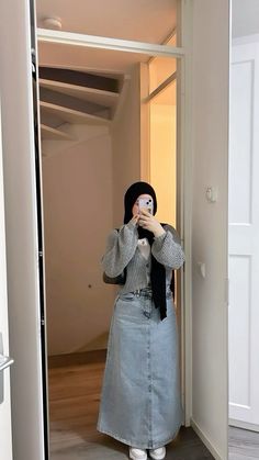 Uni Hijabi Outfits, Simple Hijabi Outfits, Hijab Inspo Outfit, Denim Outfit Hijab, Hijabi Girl Outfit, Hijabi Fall Outfits, Hijab Outfit Inspiration, Outfit Inspo Hijabi, Simple Hijab Outfit