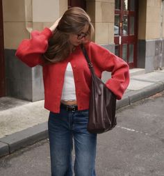 Burgundy V Neck Sweater Outfit, How To Style Red Cardigan, Red Coat Aesthetic, Winter Red Outfit, Cardigan Outfits Aesthetic, Red Cardigan Outfit, Outfit Inso, Cold Outfits