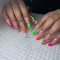 Adriana Nail Designer 🦋 on Instagram: “Essa neon que é um escandaloooo!” Neon Color Nails Acrylic, Fun Spring Nails Design Square, Neon Gel Nail Designs, Cute Neon Nail Ideas, Neon Coffin Nails, Nail Art Kit Tools, Neon Nails Acrylic, Spring Nails2023, Nail 2022