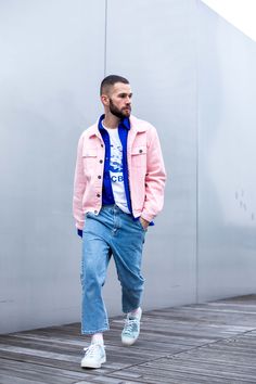 @jaimetoutcheztoi Pink And Blue Outfit Men, Pink And Blue Outfit, Blue Outfit Men, Mode Dope, Rose Outfit, Outfit Homme, Blue Everything, Pull Rose, Dapper Men