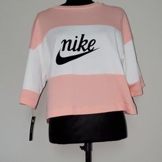 Nike Women Crew Neck 3/4 Sleeve Crop Top. New With Tag , Very Cute Top. Loose Fit. 100%Cotton. Size Large. Nike Crop Top, Athletic Crop Top, Slay Girl, Tops Nike, Nike Yoga, Nike Tank, Nike Tank Tops, White Sports Bra, Cute Top