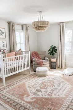 a baby's room is decorated in neutral colors