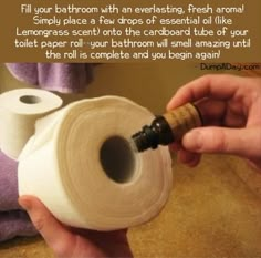 bathroom life hack Toilet Paper Roll, Diy Life Hacks, Green Cleaning, Cardboard Tube, Cleaning Ideas, Diy Life, Diy Cleaning Products, Household Tips, Cleaning Organizing