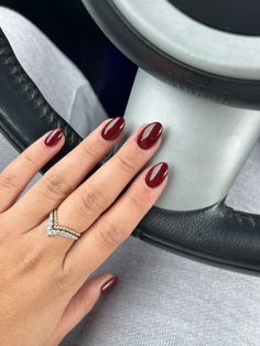 Burgundy Natural Nails, Nail Color With Maroon Dress, Maroon Almond Shaped Nails, Short Nails Ideas Maroon, Almond Nails Burgundy Design, Burgundy Nails Short Almond, Burgundy Nails Oval Shape, Short Nail Designs Maroon, Classic Short Almond Nails