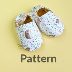 Baby slippers sewing pattern with tutorial – Vasenia Slippers Sewing Pattern, Cricut Patterns, Shoe Patterns, Best Baby Shoes, Slipper Pattern, Doll Shoe Patterns, Handmade Baby Shoes, Baby Shoes Diy, Baby Booties Pattern