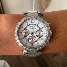 Brand New Silver Invicta Watch Only Worn A Handful Of Times Frontal Hairstyles, Invicta Watches, Accessories Watches, Women Accessories, Hairstyles, Brand New, Fast Delivery, Customer Support, Full Service