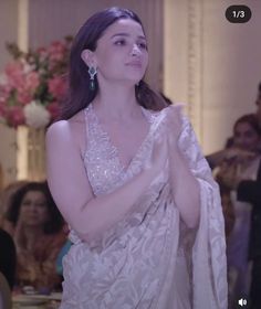 Alia Bhatt Lehenga Outfits, Saree Inspo For Farewell, Alia Bhatt In White, Alia Bhatt Saree Looks, Alia Bhatt Wedding Looks, White Saree For Wedding, Alia Bhatt Saree, Bridal Lehenga Designs, Indian Sari Dress