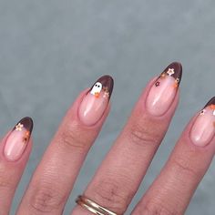 Get ready for the cozy vibes of early fall with these gorgeous nail designs! 🍂🍁 From warm neutrals to bold pops of color, these nails will have you feeling all the autumn feels. #EarlyFallNails #CozyVibes #AutumnFeels #NailInspo #FallMani #NailGoals #SeasonalNails #NailArt #FallColors #PumpkinSpiceEverything Halloween Nails Autumn, Nail Ideas With Nail Art, Mid Length Fall Nails, 2 Color Fall Nails, September Biab Nails, Leaf Nails Autumn, Autumn Nails Cute, Fall Gel Nails French Tip, Fall Inspo Acrylic Nails