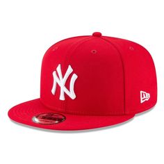 The Adult New York Yankees Basic 9FIFTY Snapback features traditional Yankees color blocking with an embroidered Yankees logo at the front panels and an adjustable snapback closure at the rear. Ideal for gifts, or when you do not know the size of the head; because the size is modifiable Material: 100% Polyester Size: One size fits most Brand: New Era 454 Casull, Yankees Outfit, Yankees Fitted Hat, Nba Caps, Yankee Hat, Yankee Fitted, Swag Hats, New York Yankee Hat, New York Yankees Logo